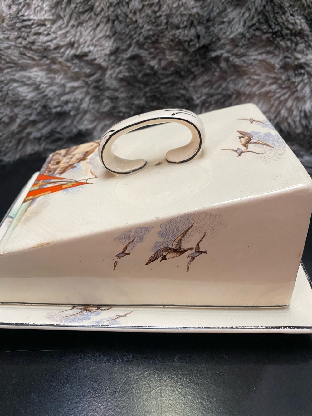 Vintage Ceramic Sloped  Cheese/Butter Dish. - Picture 9 of 16
